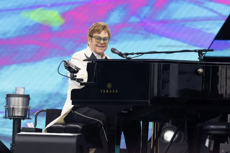Elton John: Pravo ime mu je Reginald Kenneth Dwight. 