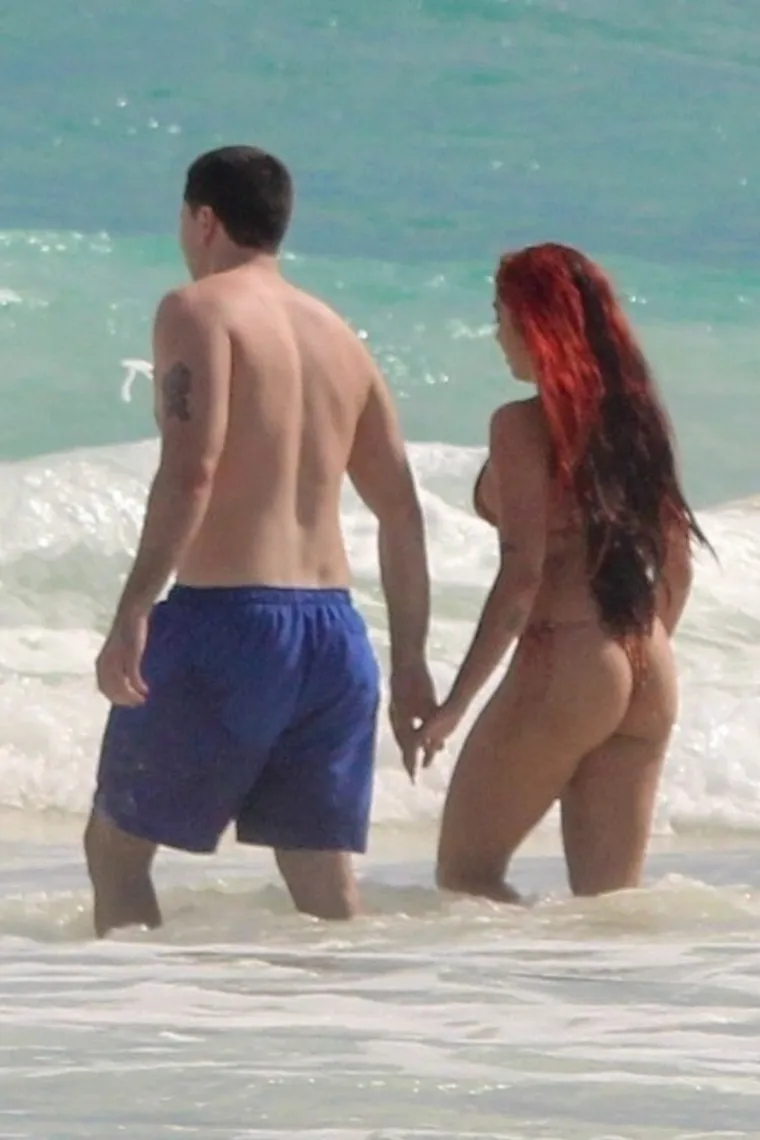 Madonnina kći Lourdes Leon i njezin dečko Jonathan Puglia na plaži u Tulumu. Par je zajedno od 2017. godine.