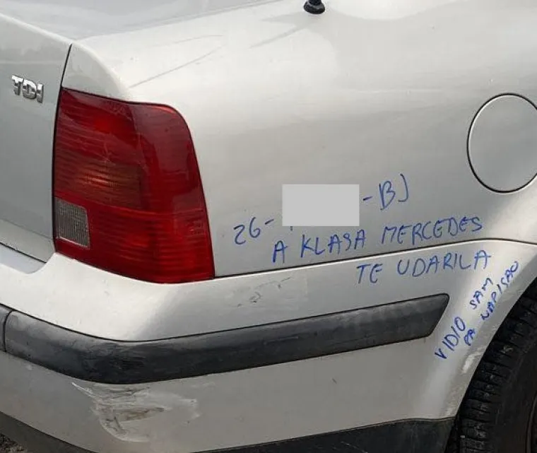Komentar: &apos;Gospe moja jel ovo stvarno? Em ne mogu virovat em razmišljam kako je ovi sve to zapamtia i još odlučia napisat na autu markerom!Znači sve ima, ali papir nema&apos;

