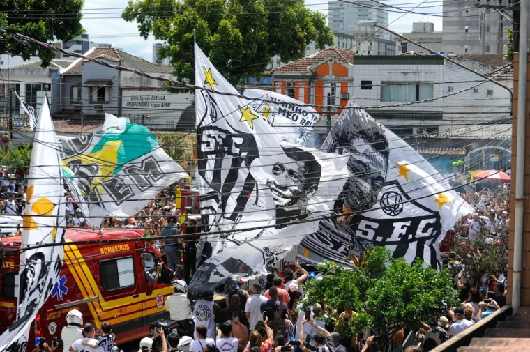 Procesija je gotova: Nakon što mu je počast odalo preko 300 tisuća ljudi pokopan legendarni Pele