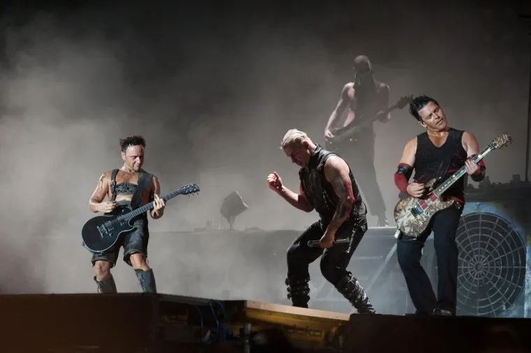 Budući da su njemački bend s agresivnim stilom, mnogi ljudi pogrešno vjeruju da Rammstein prihvaća ekstremno desničarske ideologije. Bend je nepokolebljiv u tome da ne podržava takva uvjerenja, no sumnje su se pojavile nakon što je Rammstein u jednom od svojih videa upotrijebio isječke iz filma kojeg je snimila osumnjičena simpatizerka nacizma, Leni Riefenstahl. Međutim, Lindemann je tada shvatio da bi rad s Riefenstahl mogao biti korak u pogrešnom smjeru, te da bi morao obratiti više pozornosti na to koga i što povezuje sa svojim radom.