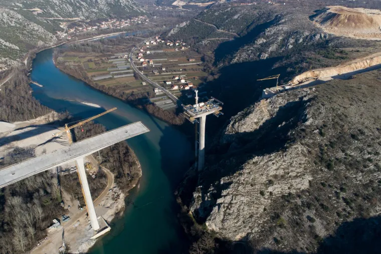Hercegovina ima svoj 'Pelješki most': Pogledajte kakvog nadrealnog ljepotana grade, a koji bi trebao spojiti obale Neretve