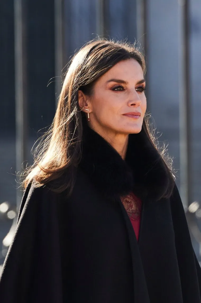 Španjolska kraljica Letizia zasjenila sve na vojnoj paradi u Madridu: Pogledajte tko se cijelo vrijeme nije odvajao od nje