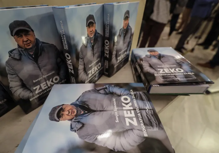 Kolinda je opet u centru pažnje: Oduševila vitkom figurom i osmijehom, a zasjenila je i Milu Horvat koju odavno nismo vidjeli