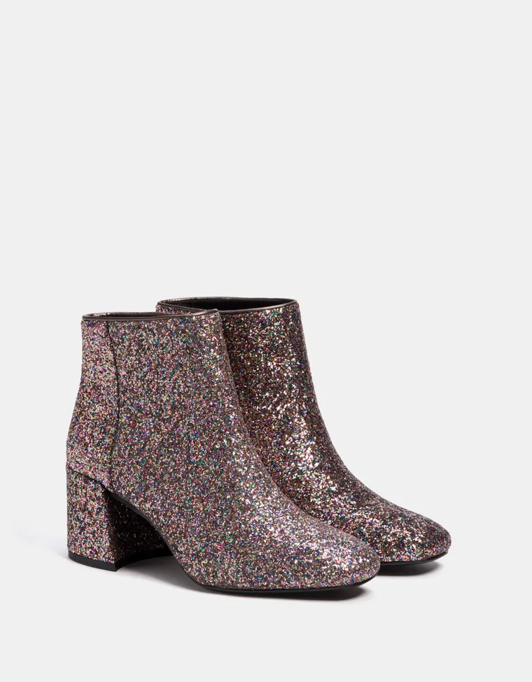 Pink gležnjače sa šljokicama, Bershka, 249,90 kuna