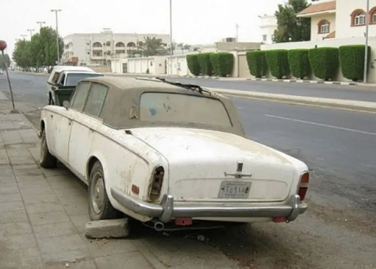 DUBAI JE GROBLJE SKUPIH AUTOMOBILA: Evo što se dogodi kada bogatašima dosade limeni ljubimci