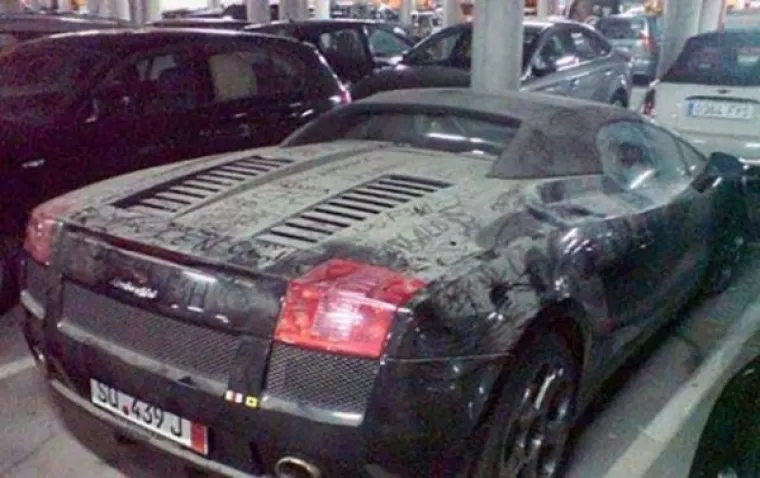 DUBAI JE GROBLJE SKUPIH AUTOMOBILA: Evo što se dogodi kada bogatašima dosade limeni ljubimci