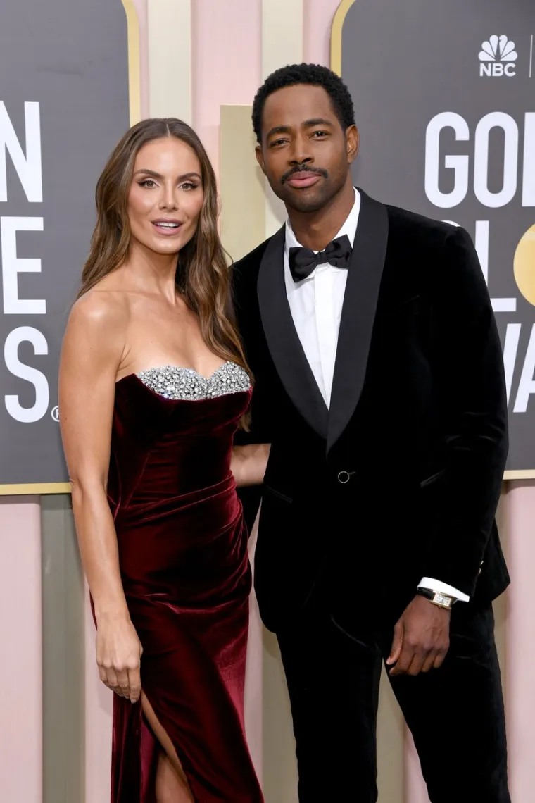 Nina Seničar, Jay Ellis
