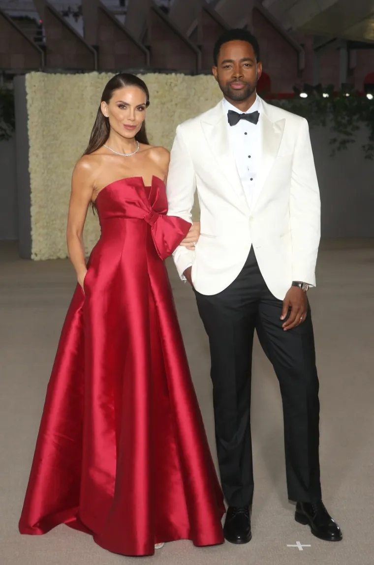 Nina Seničar, Jay Ellis