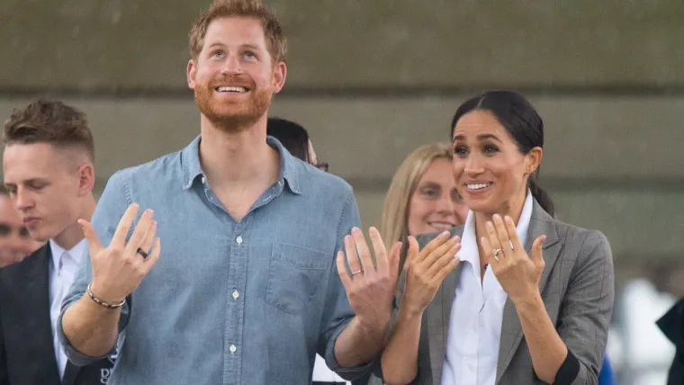 &apos;Željeli su imati komercijalnu ruku u svojim aktivnostima. Meghan je sigurno vidjela dogovore koji su se trebali sklopiti i koje su morale ostaviti na stolu jer su bili članovi kraljevske obitelji&apos;, ističe Brown. 