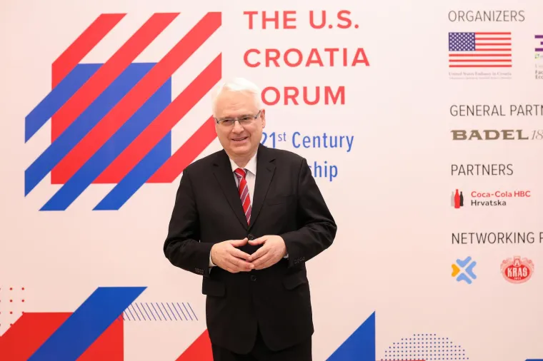 Kolinda oduševila pojavom, doista nikad nije bila vitkija; A osvanuo je i Josipović, pogledajte kako danas izgleda