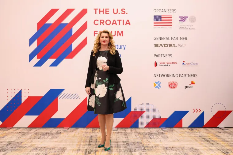 Kolinda oduševila pojavom, doista nikad nije bila vitkija; A osvanuo je i Josipović, pogledajte kako danas izgleda