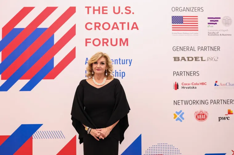 Kolinda oduševila pojavom, doista nikad nije bila vitkija; A osvanuo je i Josipović, pogledajte kako danas izgleda