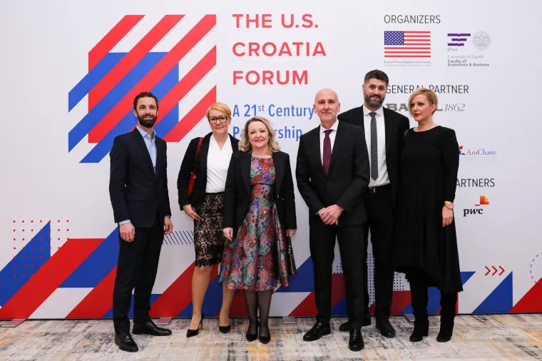 Kolinda oduševila pojavom, doista nikad nije bila vitkija; A osvanuo je i Josipović, pogledajte kako danas izgleda