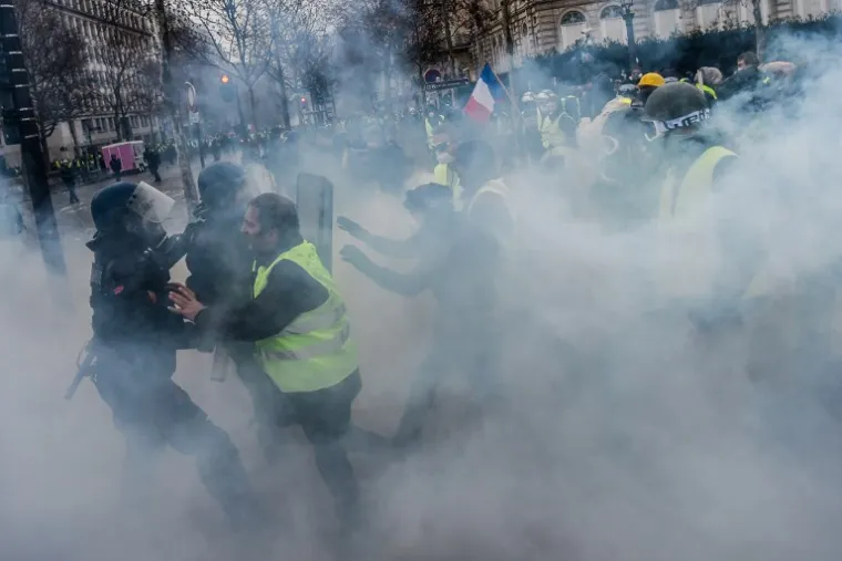 OVI LJUDI NE KUKAJU U BIRTIJI I NA FEJSU: Francuzima digli cijene goriva i životnih troškova, evo kako je to prošlo