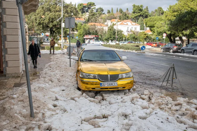 FOTO Tuča zabijelila Dubrovnik: Intervenirala je čak i ralica