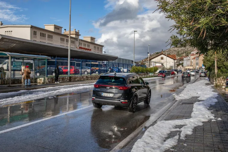 FOTO Tuča zabijelila Dubrovnik: Intervenirala je čak i ralica