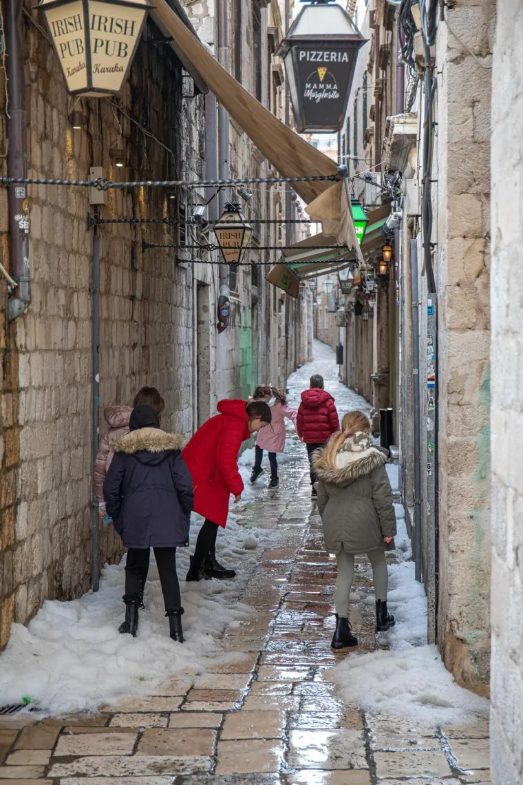 FOTO Tuča zabijelila Dubrovnik: Intervenirala je čak i ralica