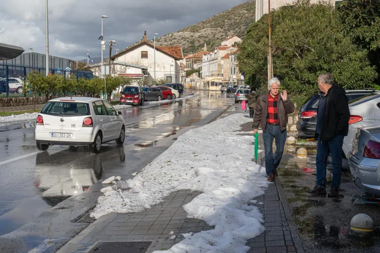 FOTO Tuča zabijelila Dubrovnik: Intervenirala je čak i ralica