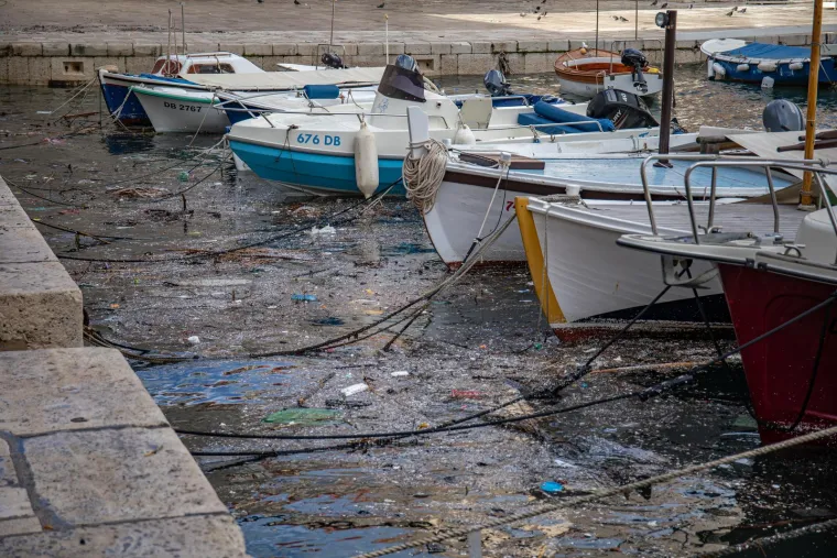 FOTO Tuča zabijelila Dubrovnik: Intervenirala je čak i ralica