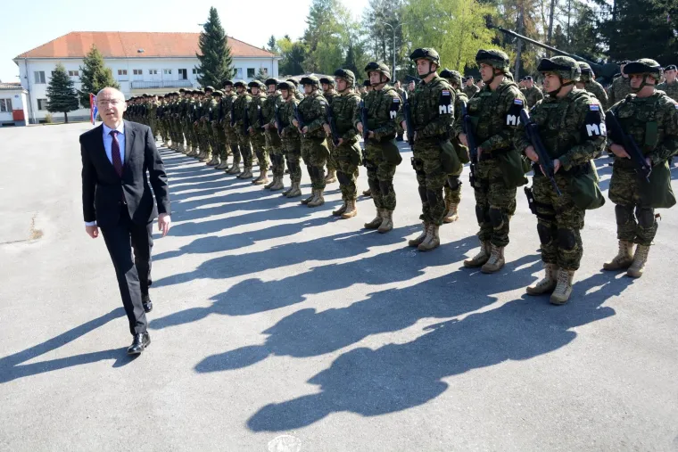Emotivan ispraćaj hrvatskih vojnika u misiju NATO-a