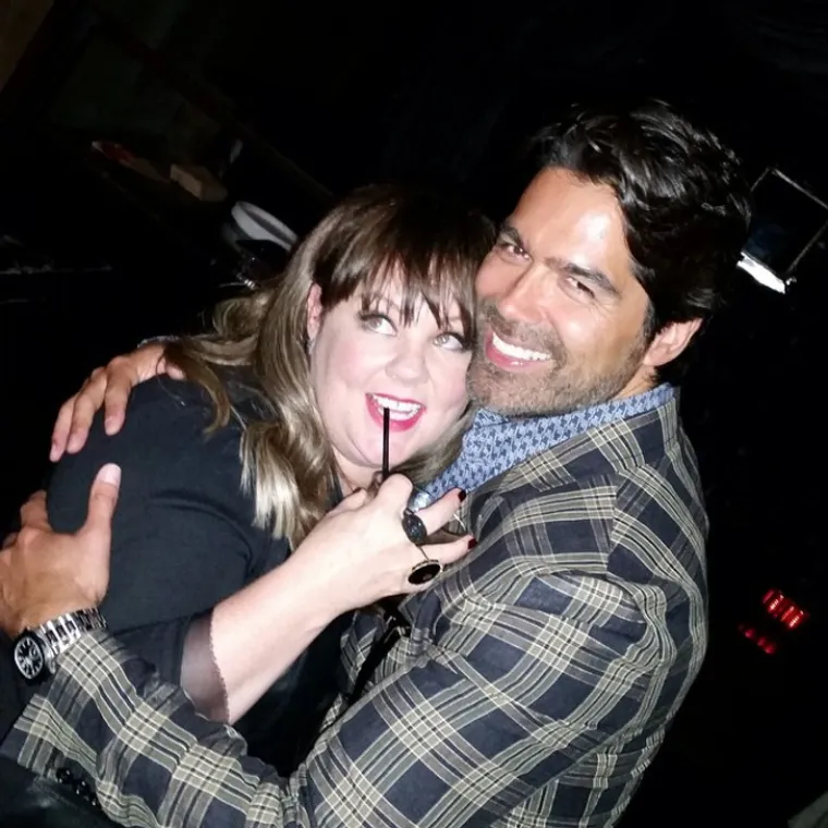 Dizajner Brian Atwood i glumica Melissa McCarthy su do današnjeg dana veliki prijatelji. Brian je rekao da je znao da će Melissa postati zvijezda, pa joj je preporučio da se preseli u New York u njegov stan.