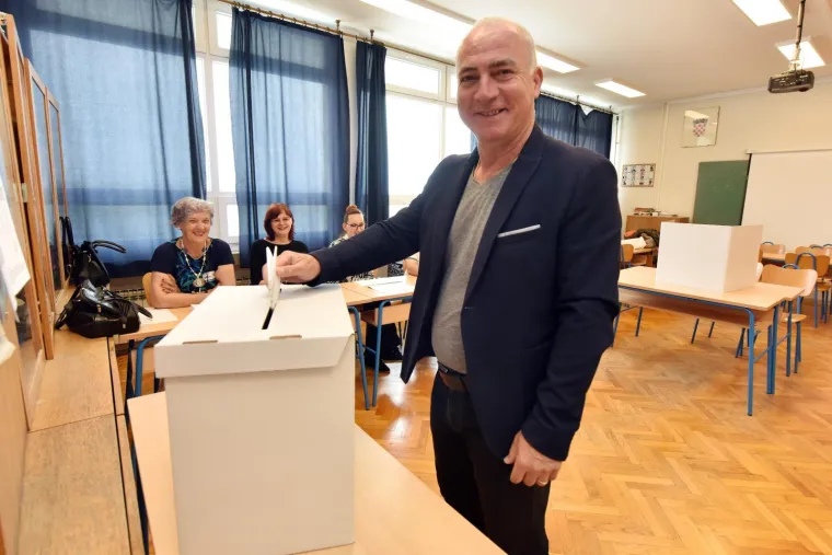 Netko će večeras slaviti, a netko plakati: Pogledajte kako su glasali kandidati za EP