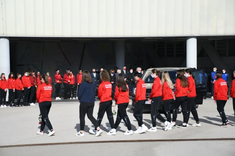 TUGA U KOPRIVNICI: Rukometašice Podravke oprostile se od svog trenera Zlatka Saračevića