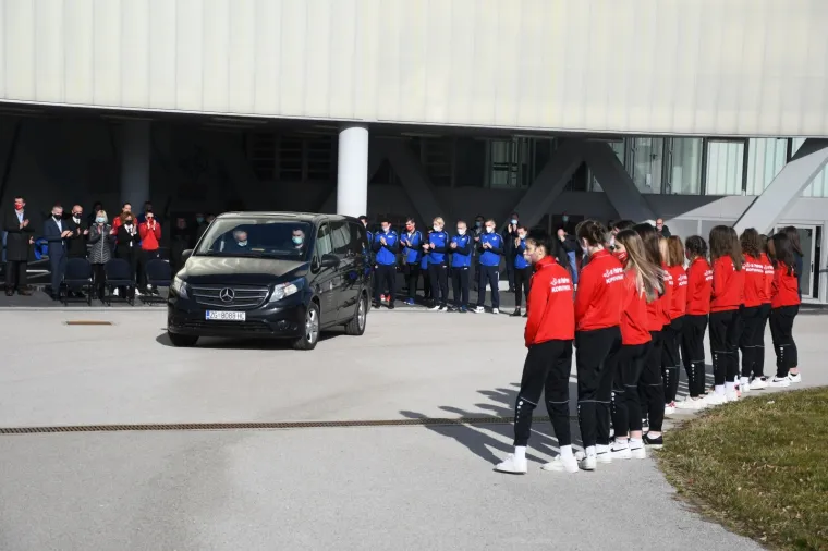 TUGA U KOPRIVNICI: Rukometašice Podravke oprostile se od svog trenera Zlatka Saračevića