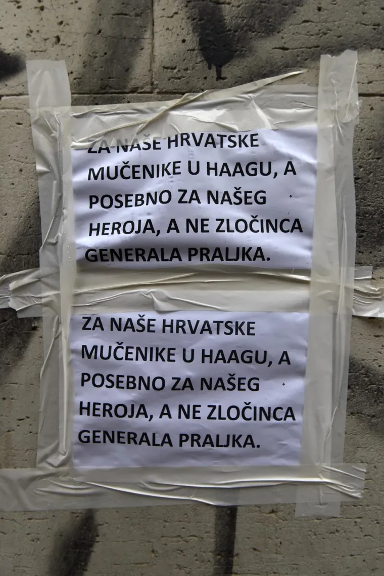 U RIJECI I PULI ZAPALJENE SVIJEĆE ZA HAŠKE OPTUŽENIKE: 'Za hrvatske mučenike, a posebno za heroja, a ne zločinca Praljka'