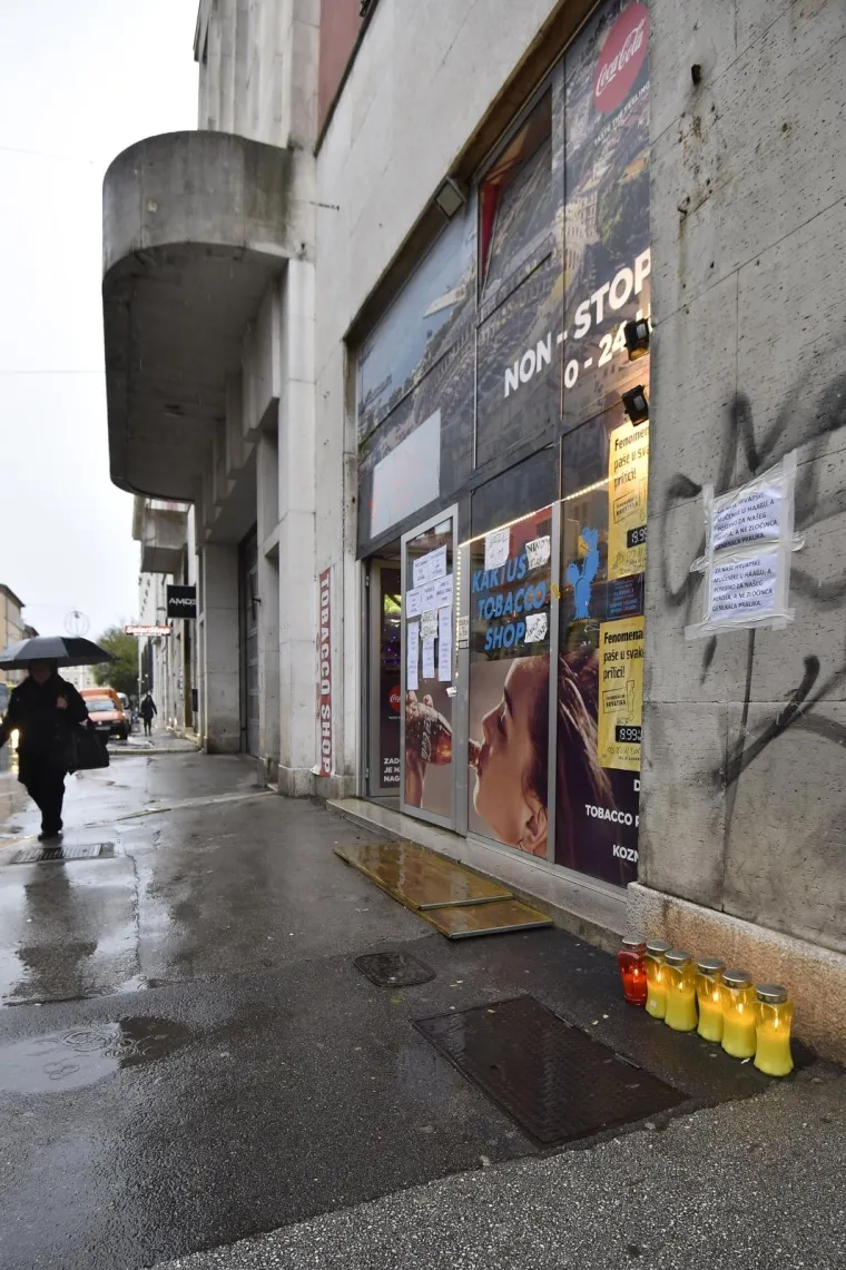 U jednoj od najprometnijih pulskih ulica, Istarskoj ulici, zapaljene su svijeće i natpis za "hrvatske mučenike", posebno za generala Slobodana Praljka.