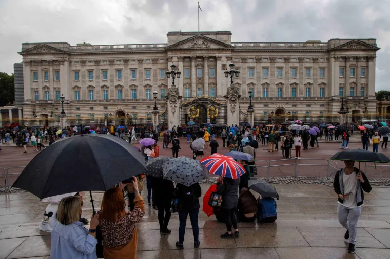 Velika Britanija zavijena u crno: Svi oplakuju najdugovječniju britansku kraljicu