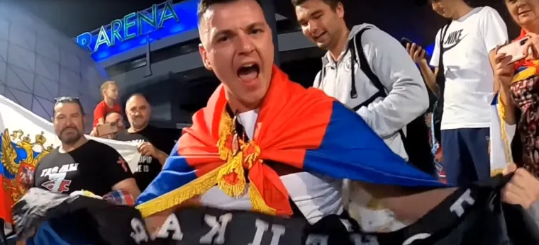 Snimka razotkrila lica onih koji su kreirali sramotu u Melbourneu, među njima i Đokovićev otac: Tutnjala četnička pjesma s kojom su rušili Vukovar