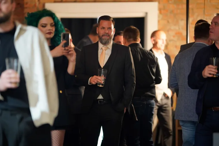 Tolja vratio domaću elitu u zlatno doba Hollywooda! Naš 'it' par blistao na luksuznom partyju
