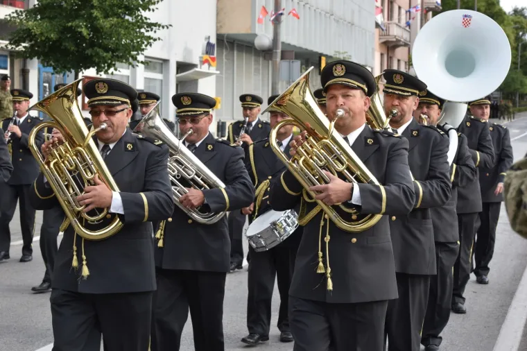 Pogledajte atmosferu u kraljevskom gradu Kninu na proslavi 25. obljetnice akcije Oluja!
