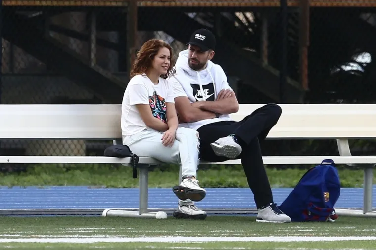 Dokumenti tužitelja tako pokazuju da je Shakira u razdoblju između 2012. i 2014, kupila kuću u Barceloni koja je postala obiteljski dom obitelji, a za koji nije platila odgovarajući porez. Prijeti joj kazna od 23 milijuna eura, a i mogućnost odlaska u zatvor.
