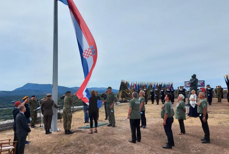 Pogledajte atmosferu u kraljevskom gradu Kninu na proslavi 25. obljetnice akcije Oluja!