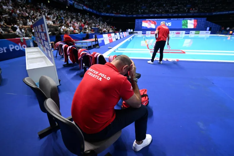 Nema koga nema u uzavreloj Spaladium Areni: Splitske lipotice očarale, kći slavnog Vatrenog s najvažnijom osobom u svom životu gleda utakmicu
