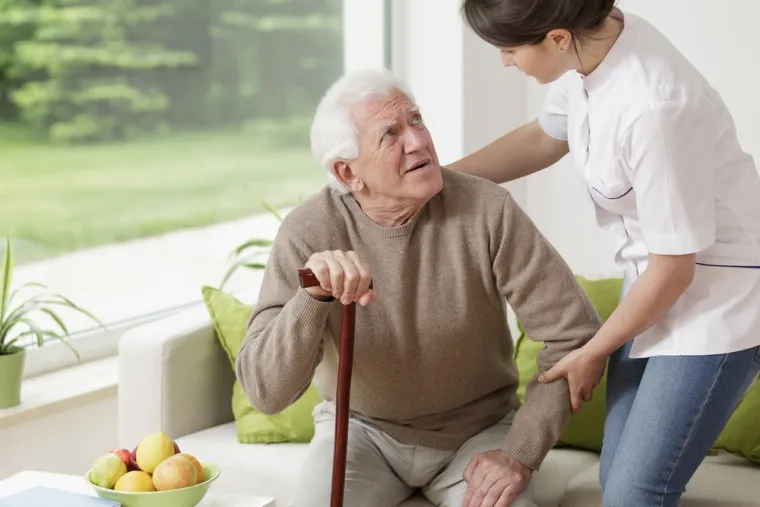 5. Moglo bi smanjiti rizik od Parkinsonove i Alzheimerove bolesti: Konzumacija kave također može smanjiti vjerojatnost razvoja neurodegenerativnih bolesti, nastavio je profesor Stebbing. To uključuje stanja poput Parkinsonove bolesti, gdje se dijelovi mozga progresivno oštećuju, uzrokujući drhtanje, ukočenost i demenciju, koja uzrokuje gubitak pamćenja i funkcioniranja mozga.