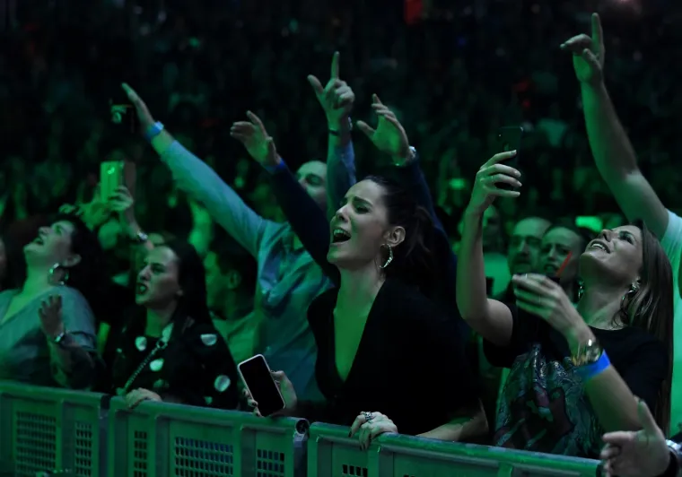 CAJKE OKUPIRALE ZAGREBAČKU ARENU: Severina se nije pojavila, a svi su gledali Karleušu