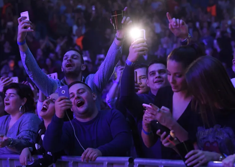 CAJKE OKUPIRALE ZAGREBAČKU ARENU: Severina se nije pojavila, a svi su gledali Karleušu