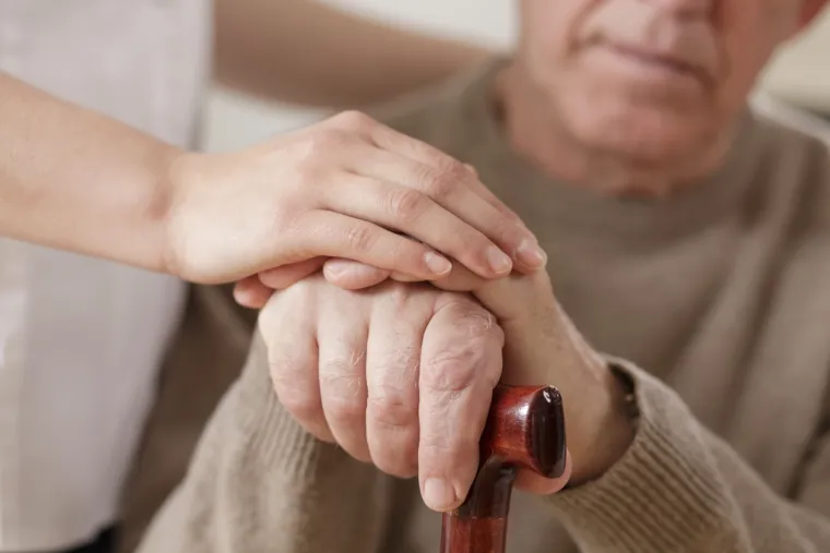 &quot;Kofein je povezan s nižim rizikom od razvoja Parkinsonove bolesti i može pomoći osobama s tim stanjem da bolje upravljaju svojim pokretima&quot;, rekao je profesor Stebbing. &quot;Osim toga, konzumacija kave može smanjiti rizik od Alzheimerove bolesti i drugih oblika demencije.&quot;