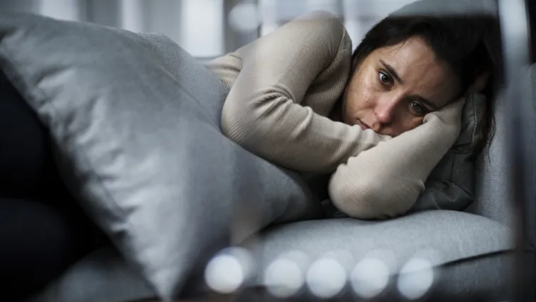 4. Imate problema s mentalnim zdravljem: Fizičko zdravlje može utjecati na nečiji libido ili sposobnost za seks, ali isto tako, mentalni problemi poput depresije, anksioznosti, prošlih seksualnih trauma i drugih, također mogu imati učinak. Određeni lijekovi također mogu uzrokovati seksualnu disfunkciju.