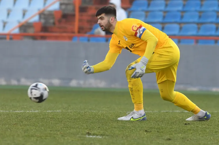 5. Nediljko Labrović (Rijeka) - 19 utakmica, 5 bez primljenog pogotka