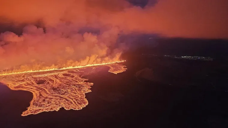 Pogledajte spektakularne, ali i zastrašujuće fotografije erupcije vulkana na Islandu