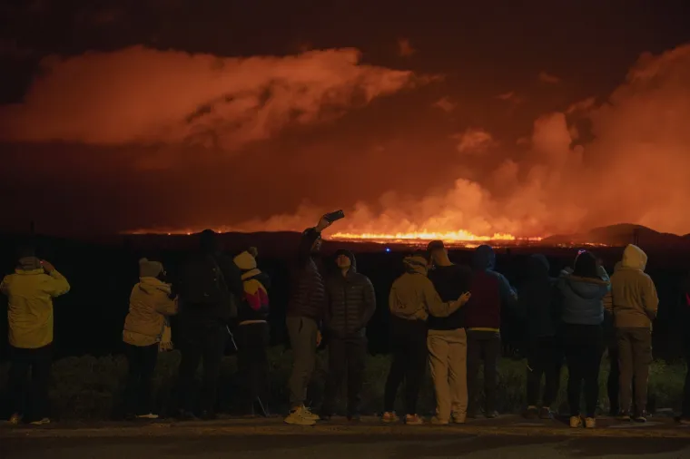 Pogledajte spektakularne, ali i zastrašujuće fotografije erupcije vulkana na Islandu