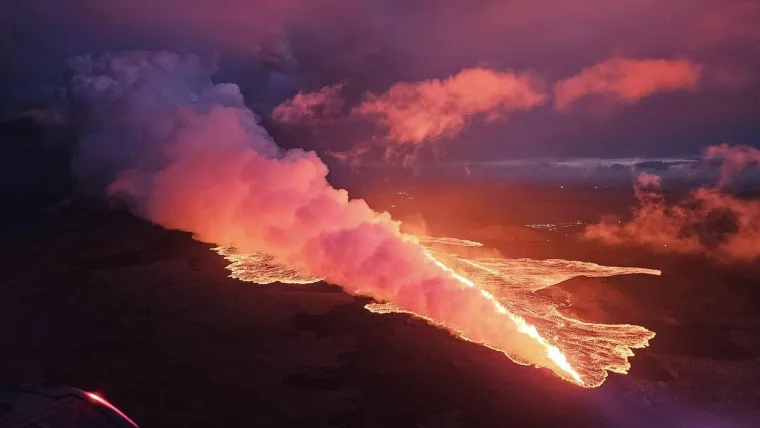 Pogledajte spektakularne, ali i zastrašujuće fotografije erupcije vulkana na Islandu