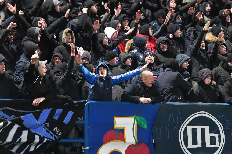 NAVIJAČKA GALERIJA Torcida priredila spektakl u Jadranskom derbiju, a Boysi poslali poruke