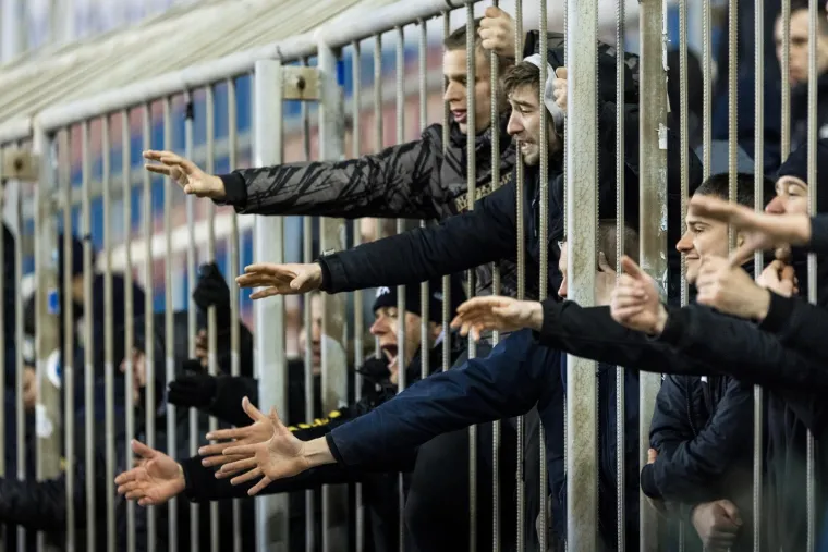 NAVIJAČKA GALERIJA Torcida priredila spektakl u Jadranskom derbiju, a Boysi poslali poruke