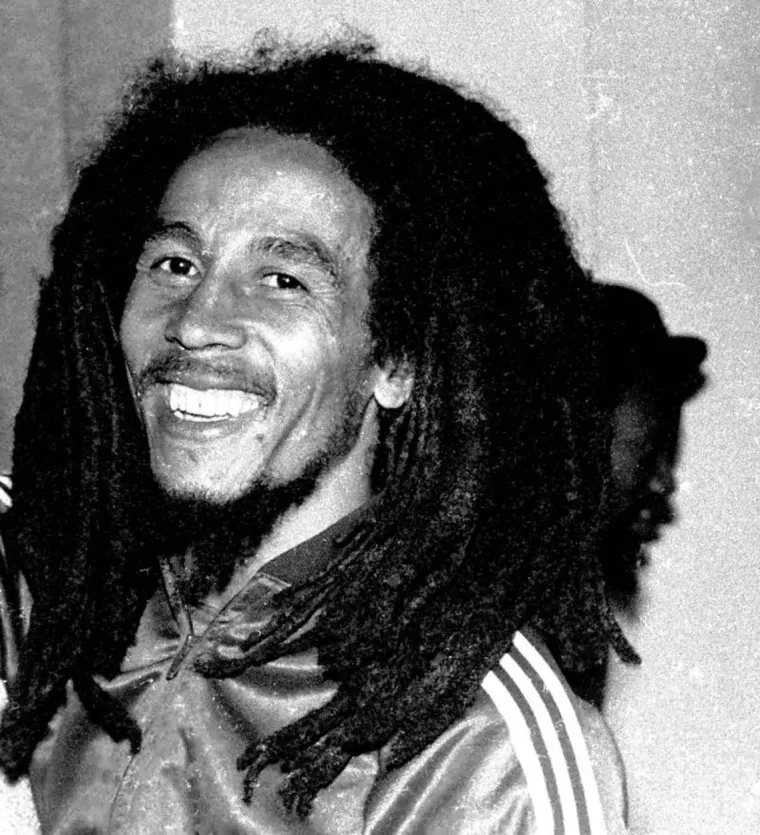 Marley je pokušao alternativno liječenje raka u bavarskoj klinici, ali kada je postalo očito da ne pomaže, odlučio se vratiti na Jamajku kako bi završio svoje dane. Nažalost, Marley nikada nije prošao cijeli put od Njemačke do Jamajke, umro je na putu u Miamiju 11. svibnja 1981. Marley je pokopan u svojoj domovini zajedno s nogometnom loptom, svojom Gibson Les Paul gitarom i listom marihuane.